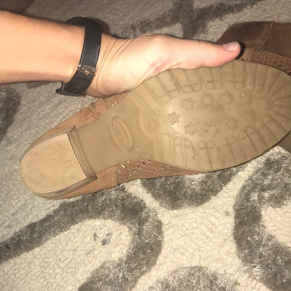 Open toe booties. Size 8 - Picture 3 of 3